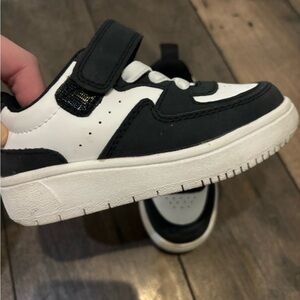 H&M toddler sneakers, worn a few times. Size US 7.5